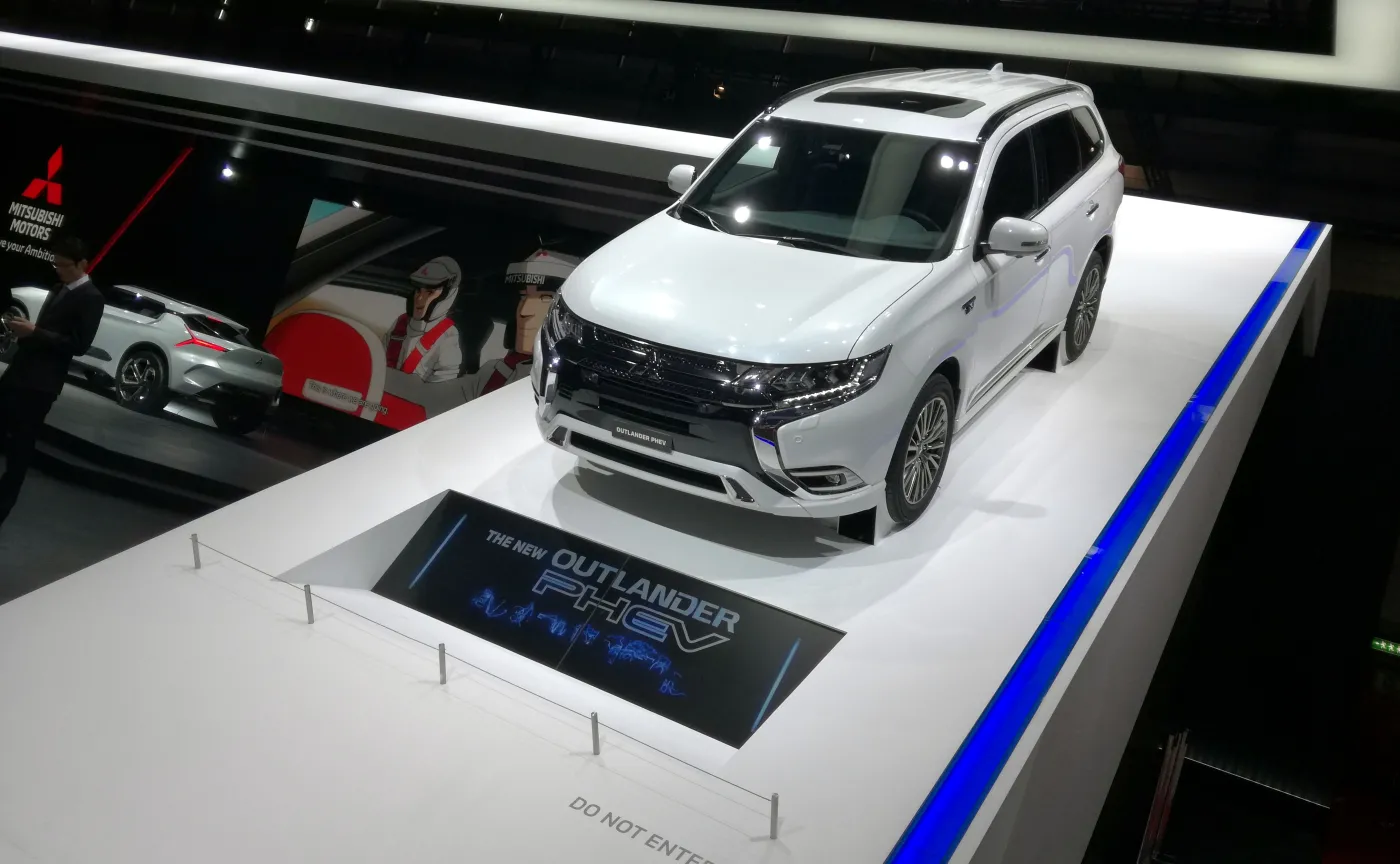 10836075-mitsubishi-outlander-phev.jpg
