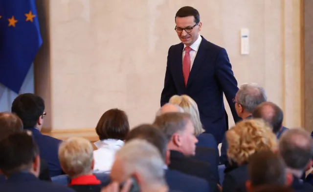 Niefortunny wywiad premiera Morawieckiego był "rozprowadzany" po mediach. Walka buldogów pod dywanem trwa [KOMENTARZ]