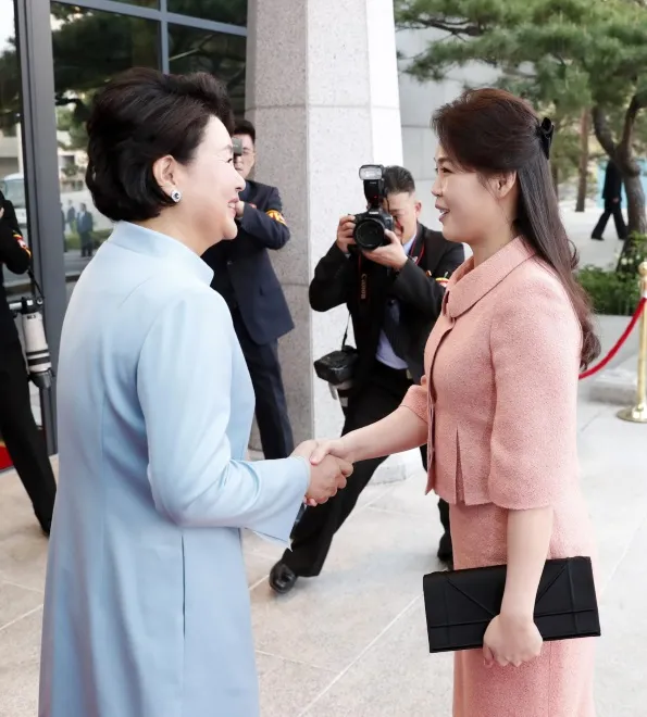 10934304-kim-jung-sook-ri-sol-ju.jpg