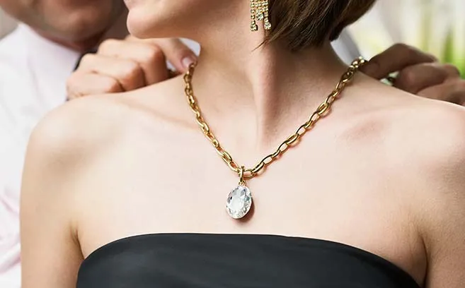 Telefon zamiast łańcuszka? Orange podpowiada, który kupić [RECENZJE]