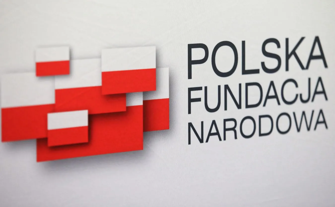 Oto wydatki Polskiej Fundacji Narodowej. Lwia część budżetu poszła na...