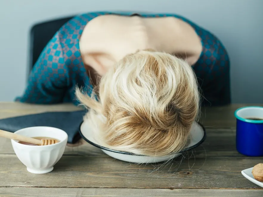 Skrajnie zmęczona kobieta