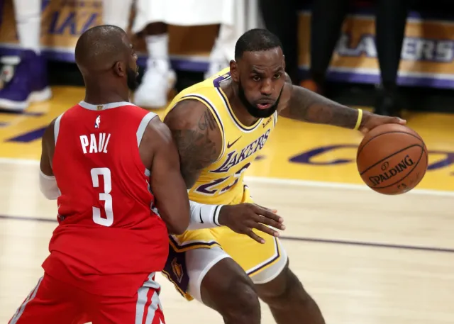 Liga NBA: LeBron James zdobył 32 punkty, miał 14 asyst i 8 zbiórek, ale nie uchronił Lakers od porażki