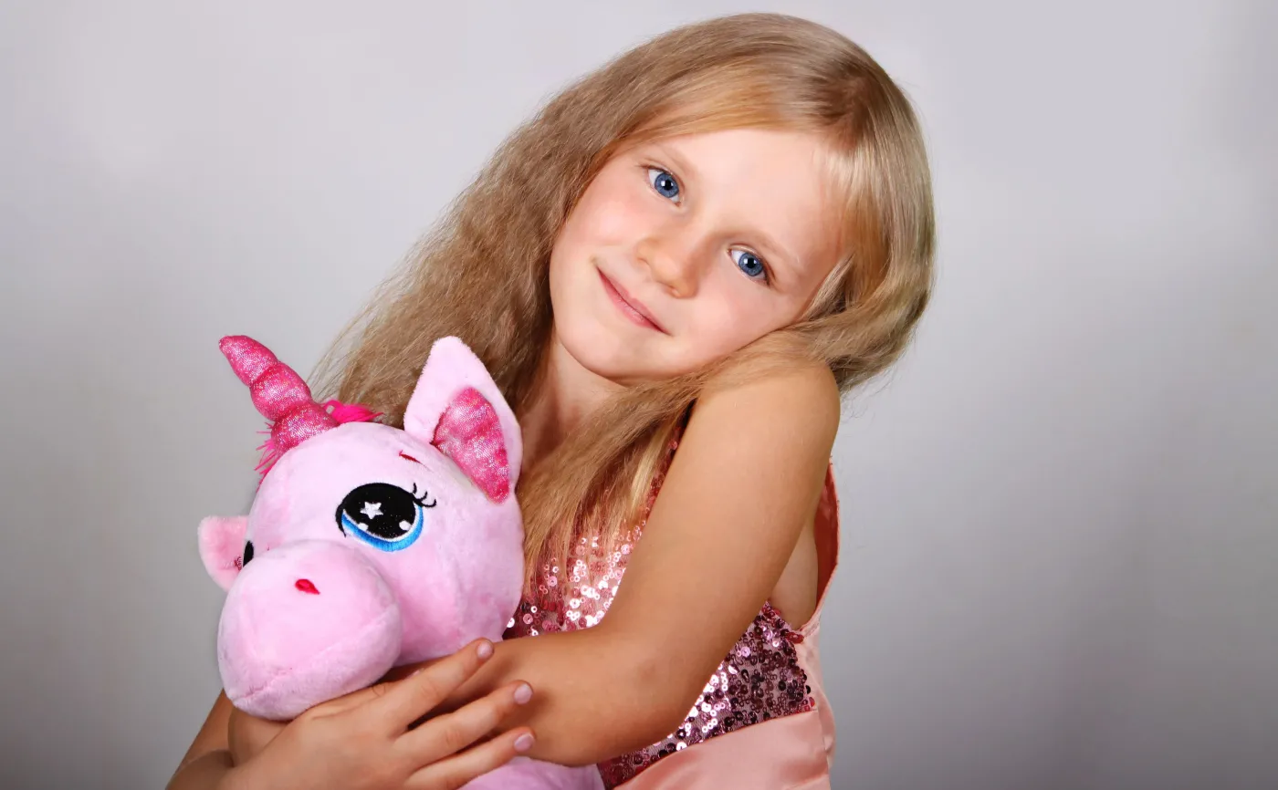 Dziewczynka z jednorożcem