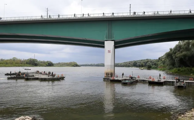 Trzaskowski: Nadal ustalamy przyczynę awarii w oczyszczalni. Jaki: Sprawie powinna się przyjrzeć UE