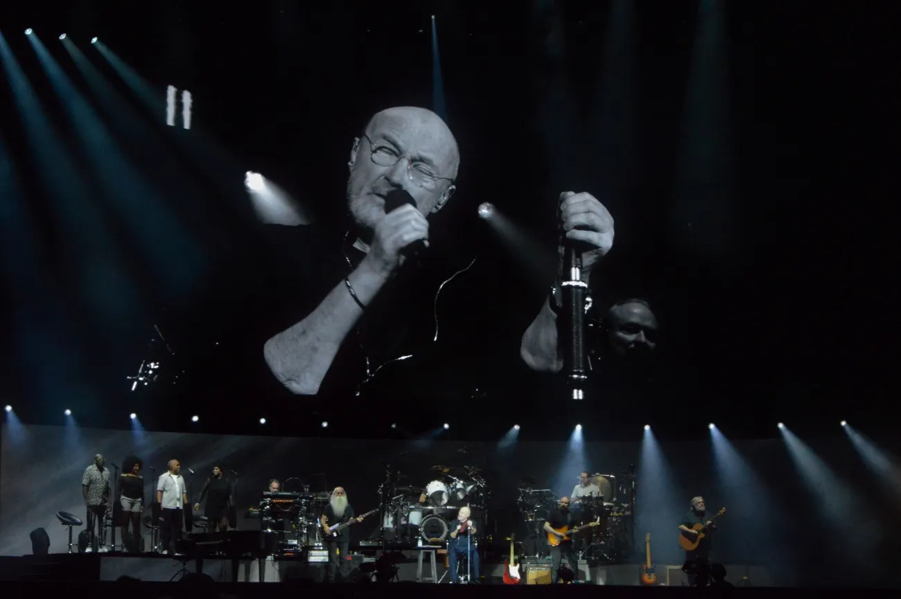 Tudum tudum tudum tudum dum dum - magia "In The Air Tonight". Sentymenty i klimat na koncercie Phila Collinsa [RELACJA]