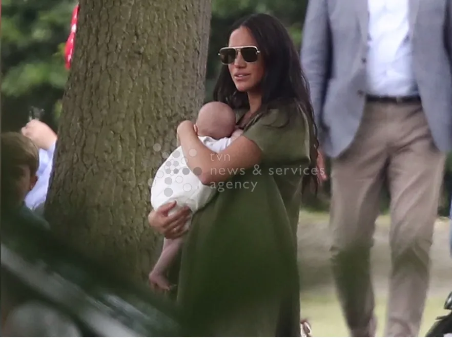 "Nie zdążyła się ogarnąć przed wyjściem"? Księżna Meghan znowu ostro skrytykowana za wygląd