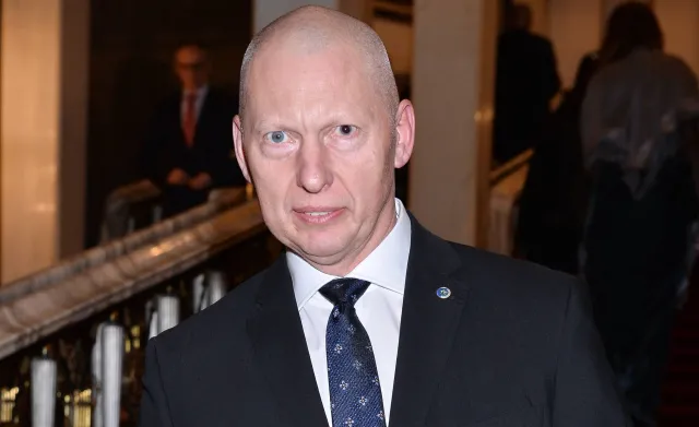 Gen. Różański dołącza do sztabu Hołowni