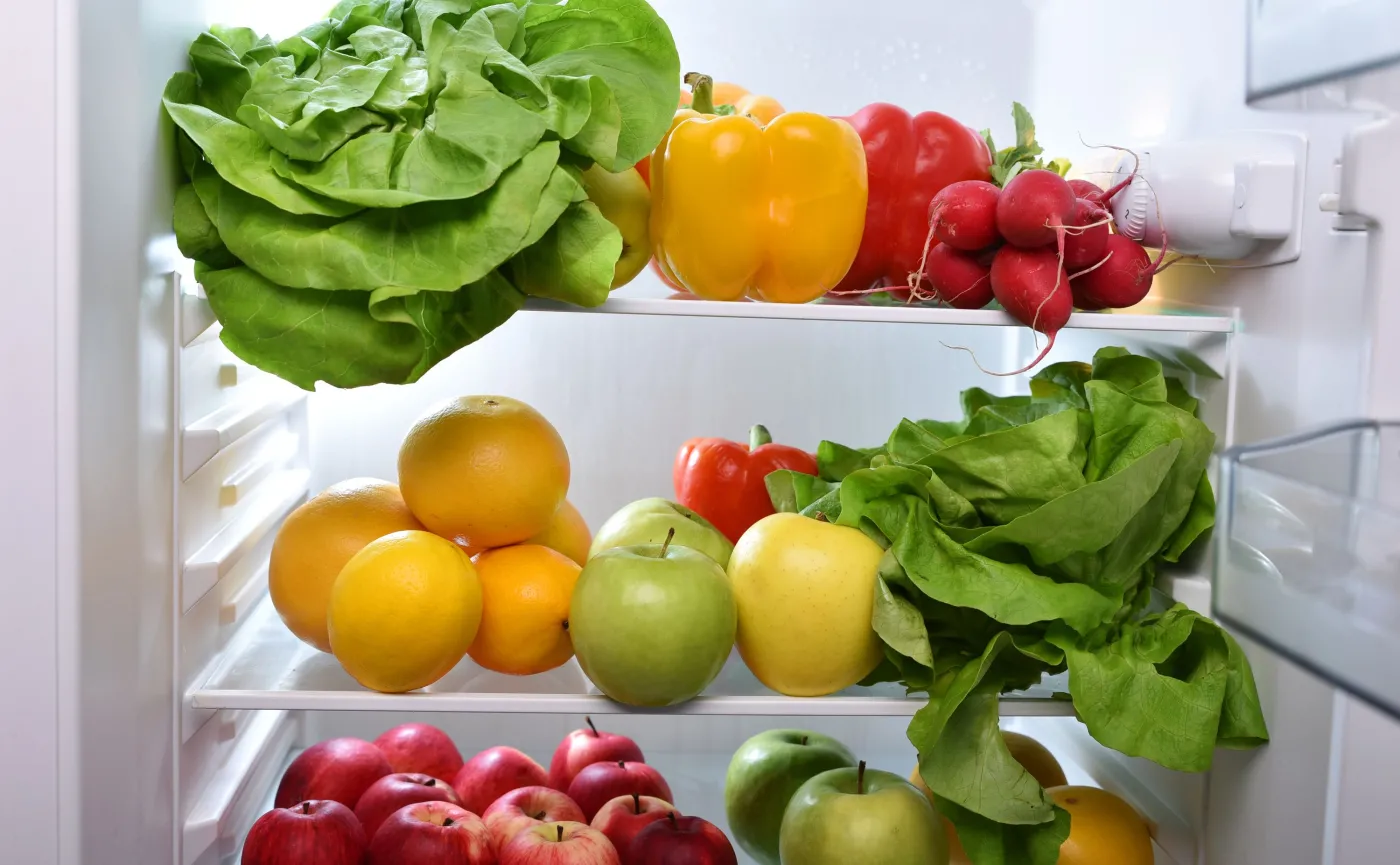 Warzywa i owoce w lodówce