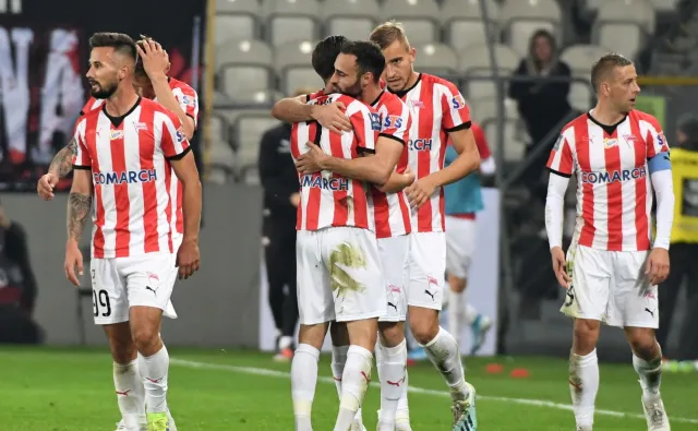 Pogoń Cracovii za liderem. Gole Rumuna i Portugalczyka dały "Pasom" trzy punkty