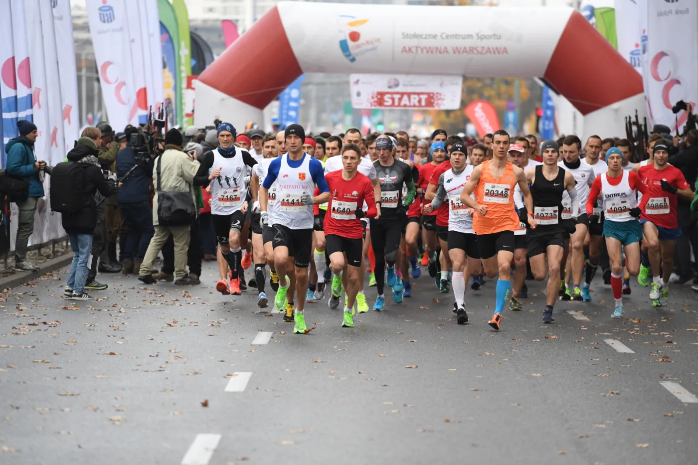 Uczestnicy na starcie 31. Biegu Niepodległości