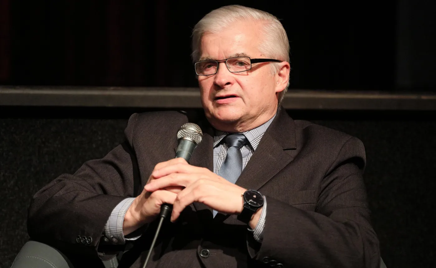 Cimoszewicz o wyborach: Porównywanie tej hecy do Eurowizji jest obraźliwe dla Eurowizji