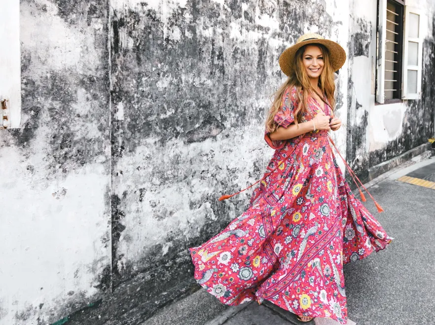 Wiosenne boho: jak nosić najmodniejsze sukienki sezonu i czy pasują one każdej kobiecie?