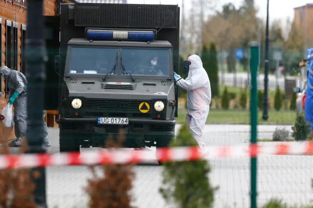 Opiekunka ujawnia kulisy pracy w DPS. "Jak się pali żarówka, to znaczy, że w środku są zwłoki..."
