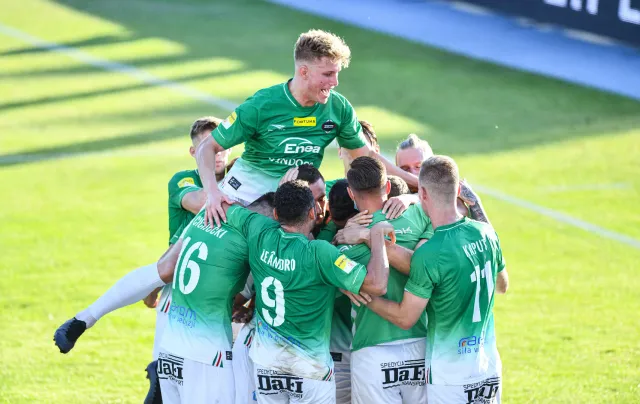 Warta kontra Radomiak w boju o ekstraklasę [WIDEO]