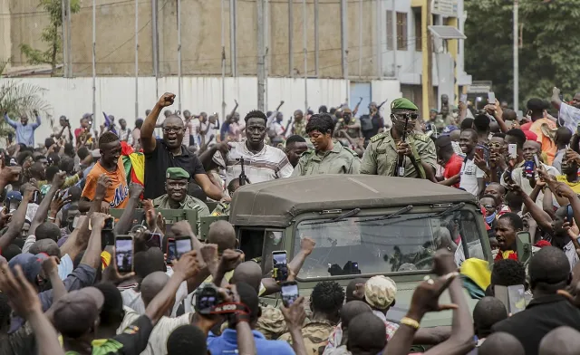 Zbuntowani żołnierze pojmali prezydenta i premiera Mali