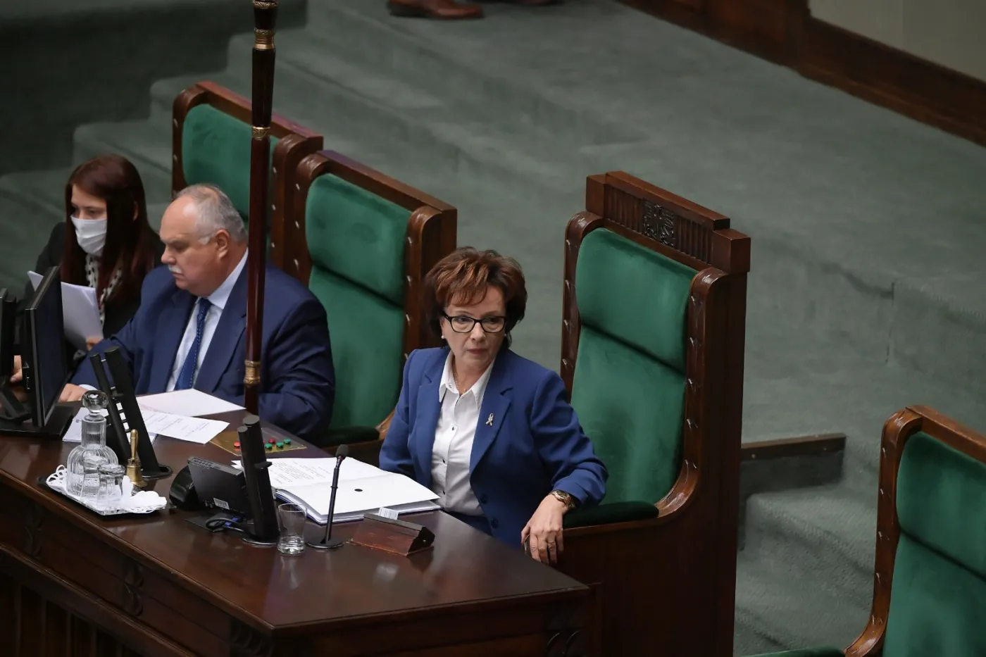 Ustawa covidowa wraca do komisji. PiS zgłosiło poprawki do kontrowersyjnego przepisu [WIDEO]