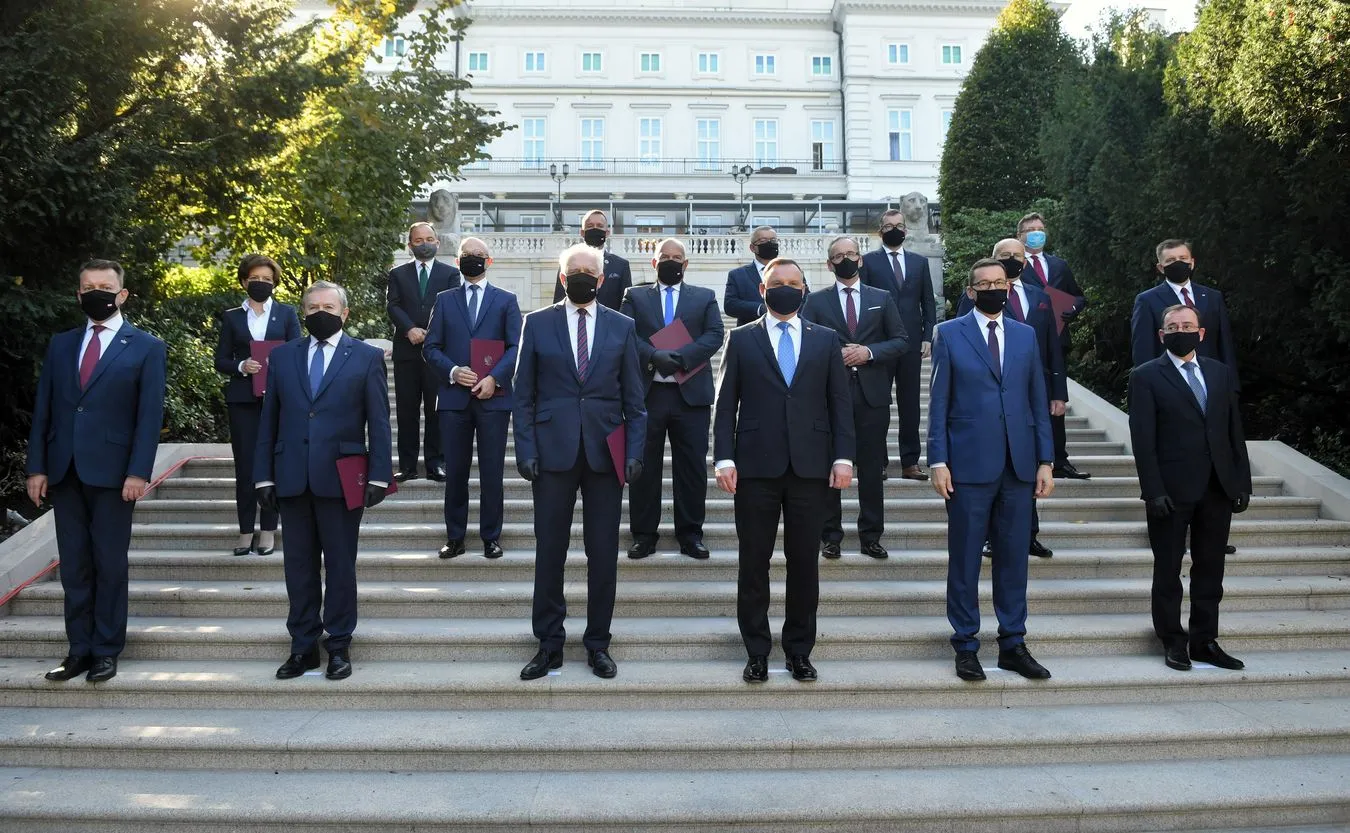 Rządowa propaganda sukcesu skutecznie wyparła racjonalność [FELIETON]