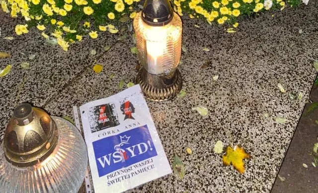 Symbole Strajku Kobiet na grobie rodziców posłanki PiS. "Jestem przerażona"