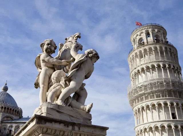 Wandalizm w Krzywej Wieży w Pizie. Dwóch turystów aresztowanych