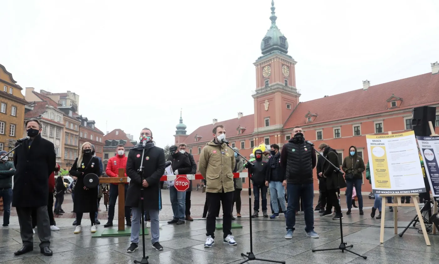 "W bankach świecimy się na czerwono". Protest przedsiębiorców w stolicy [WIDEO]