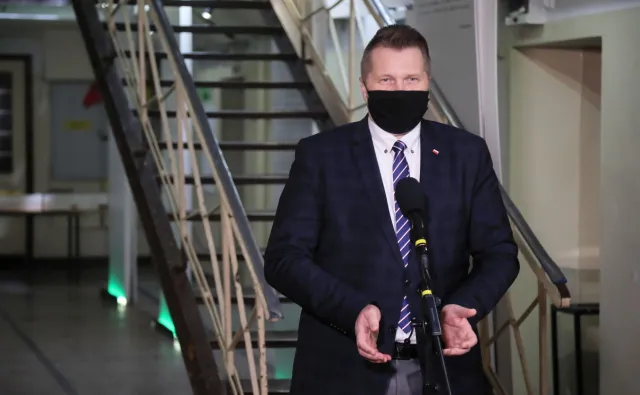 Czarnek pisze do rektorów uczelni: Konieczne jest przejście na naukę i pracę zdalną