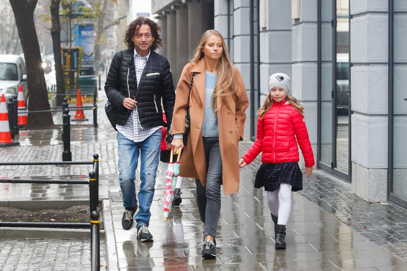 Osobliwa piosenka Agaty i Piotra Rubików. "Matoły otwórzcie szkoły"