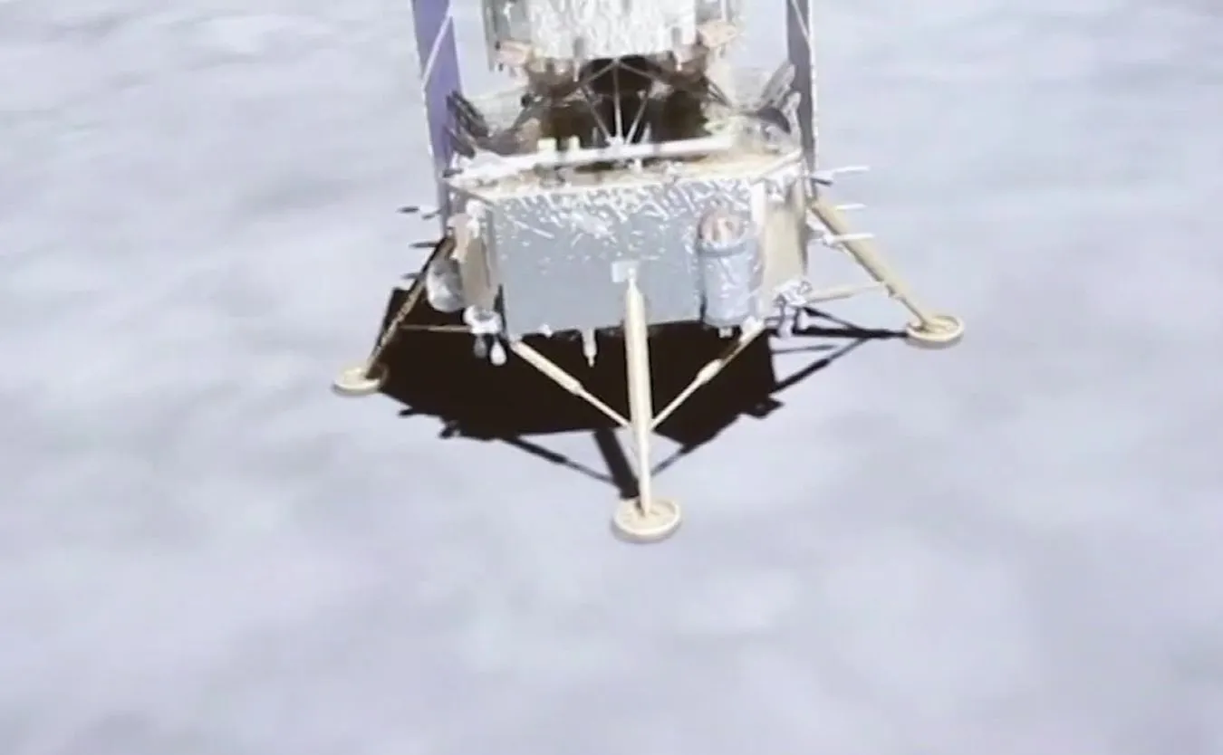 Chińska sonda wylądowała na Księżycu. Ma zebrać próbki skał i przewieźć je na Ziemię