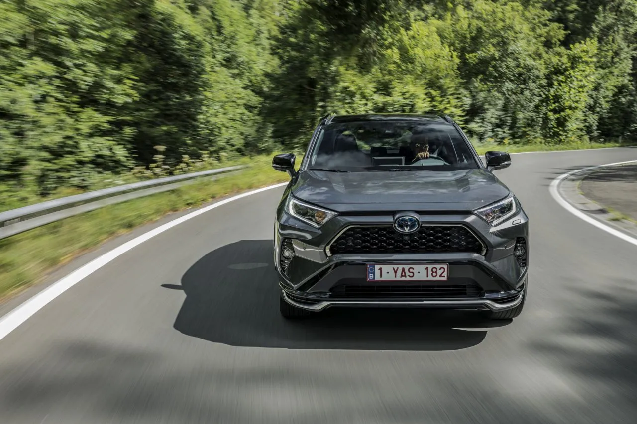 toyota-rav4-plugin-hybrid-37036431.jpg