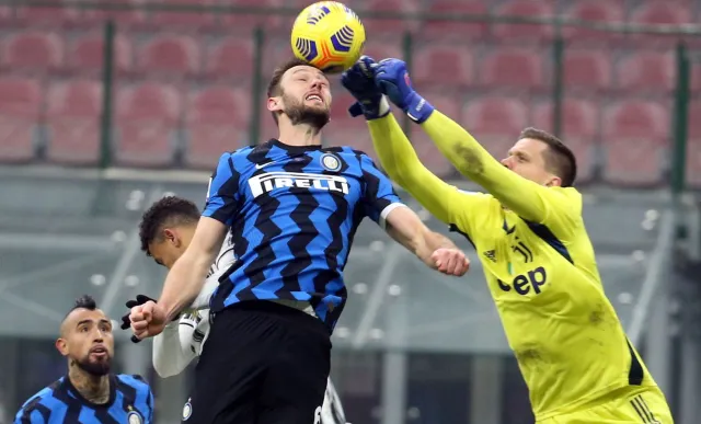 Derby d'Italia dla Interu. Szczęsny nie zatrzymał Vidala i Barelli