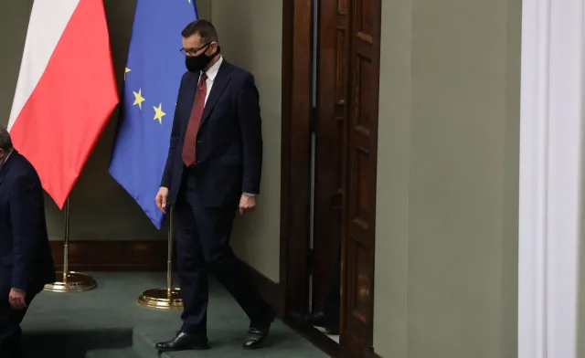 Premier na szczycie UE: Firmy, które opracowały szczepionki, powinny podzielić się patentami