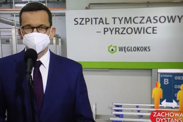 Morawiecki: Nowe obostrzenia są po to, by wypłaszczyć i przydusić trzecią falę