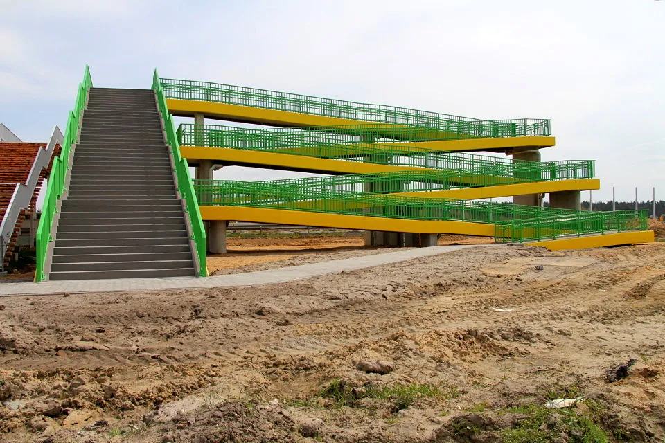 Nowa kładka-monstrum nad autostradą A1. To trzeba zobaczyć