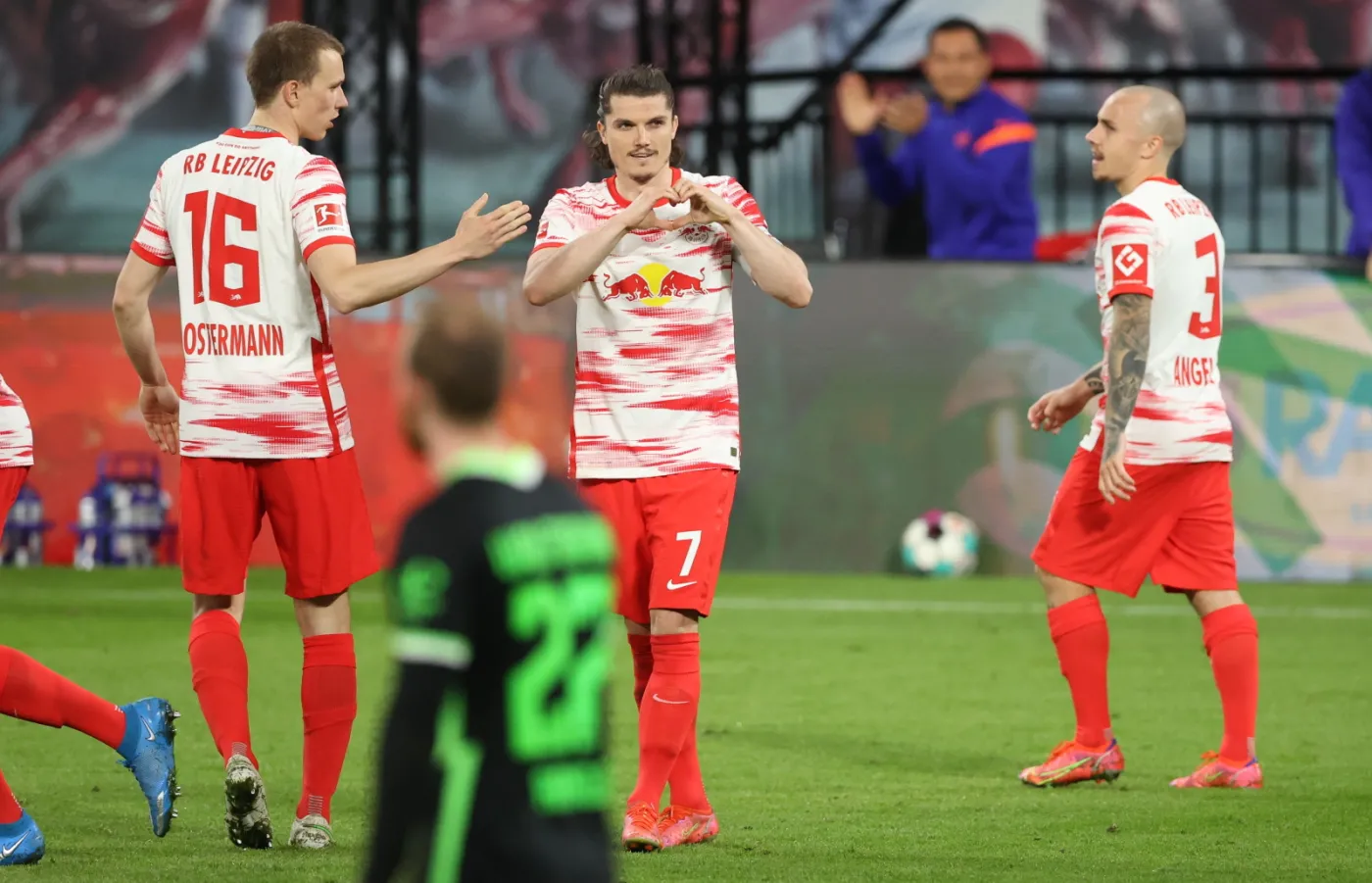 Marcel Sabitzer (w środku)