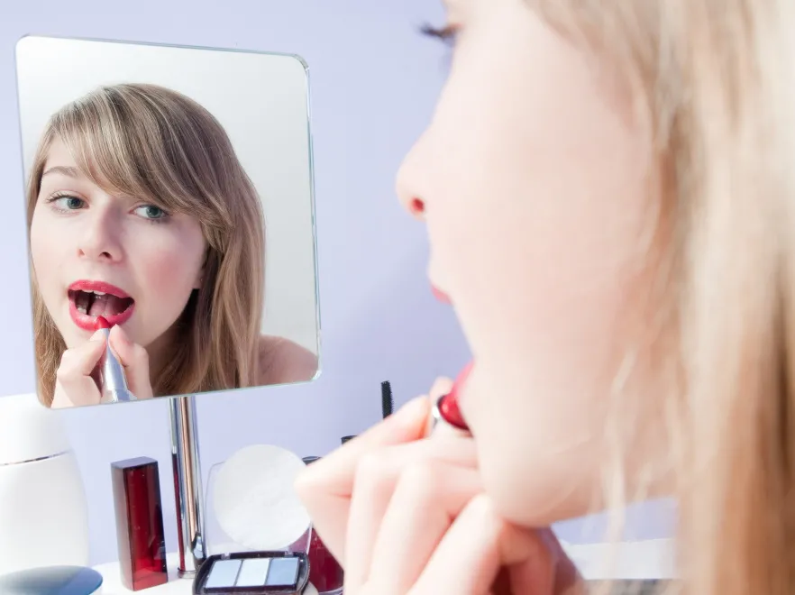 Ratunku!: Moja mała córeczka się maluje... Jak reagować?