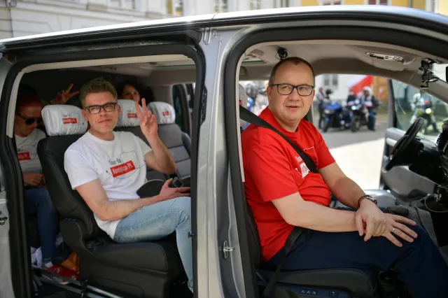 "Tour de konstytucja". Bus ma odwiedzić 130 miast w Polsce