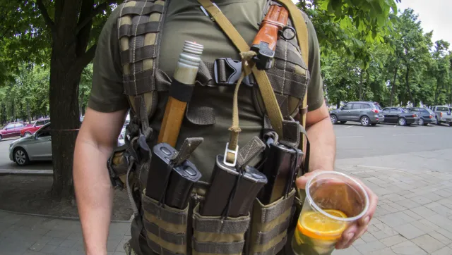 Zawrzało na Ukrainie. Rosyjski najemnik zaczął strzelać po alkoholu, padły wzajemne oskarżenia