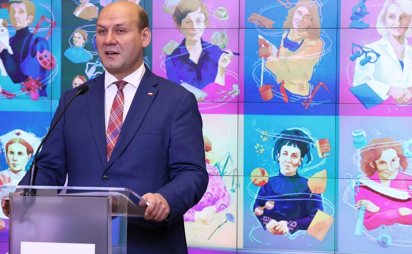 Szynkowski vel Sęk narzeka na utrudniony kontakt z Trzaskowskim. Odpowiedź ratusza