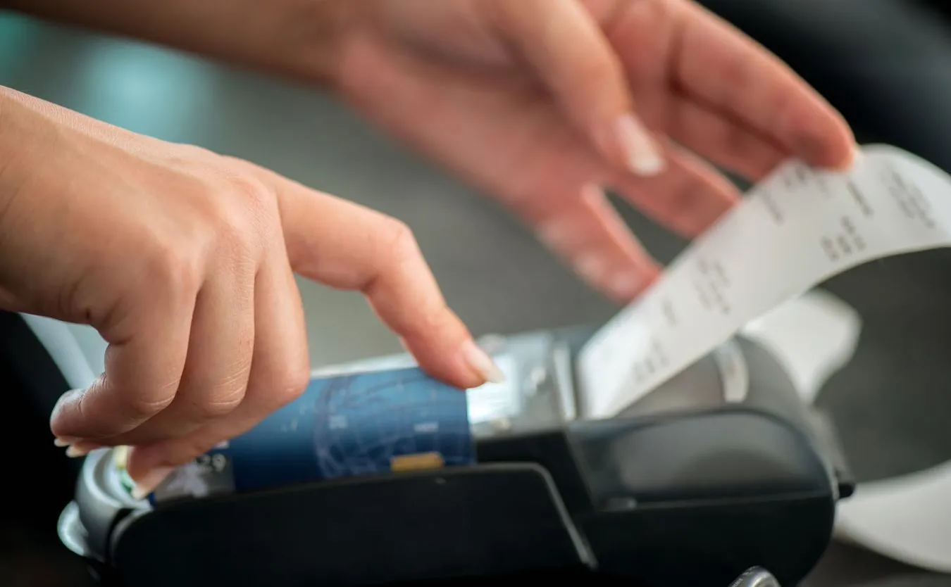 Wielki atak na szarą strefę. Policja sprawdzi, czy sprzedawca wydał paragon