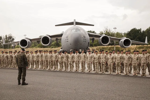 Wylądowali pierwsi żołnierze z ostatniej zmiany PKW w Afganistanie