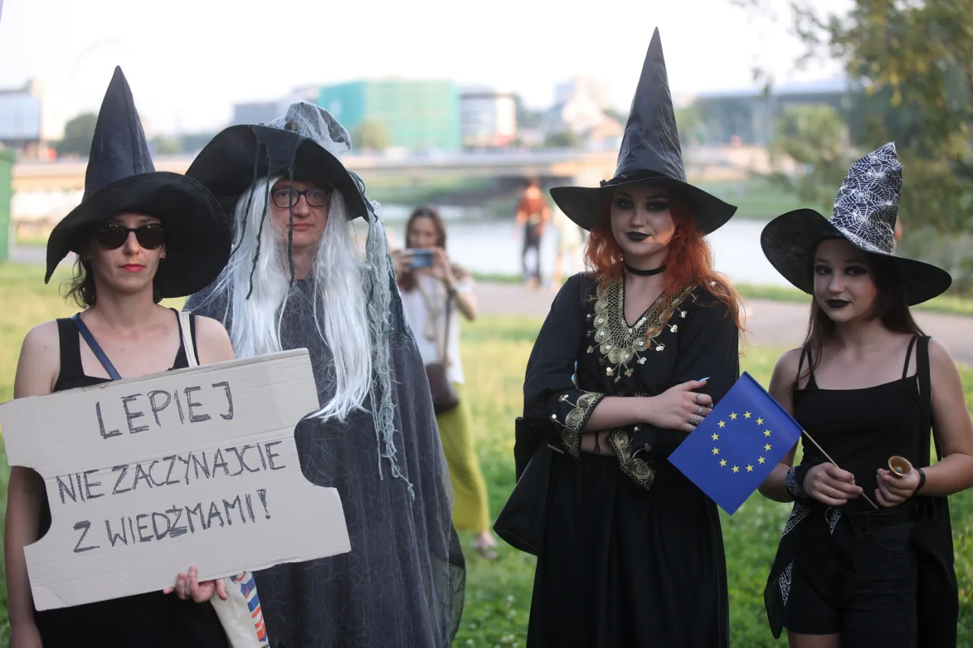 Marsz cnotliwych wiedźm. "Wolne sądy, wolna szkoła, wolne media"