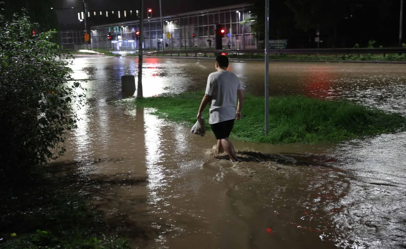 Ulewy w Małopolsce. Zalane ulice w Krakowie [ZOBACZ ZDJĘCIA]