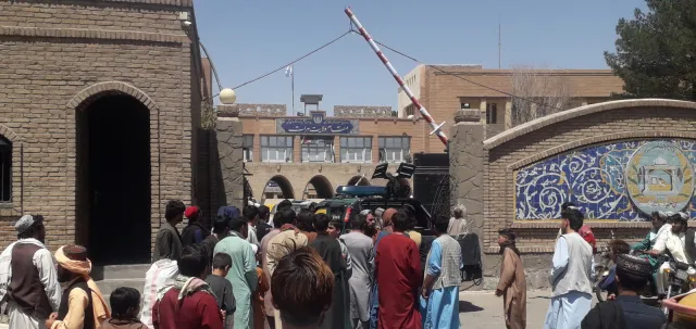 Afganistan. Głos Szariatu nadaje z Kandaharu. Talibowie 80 km od Kabulu