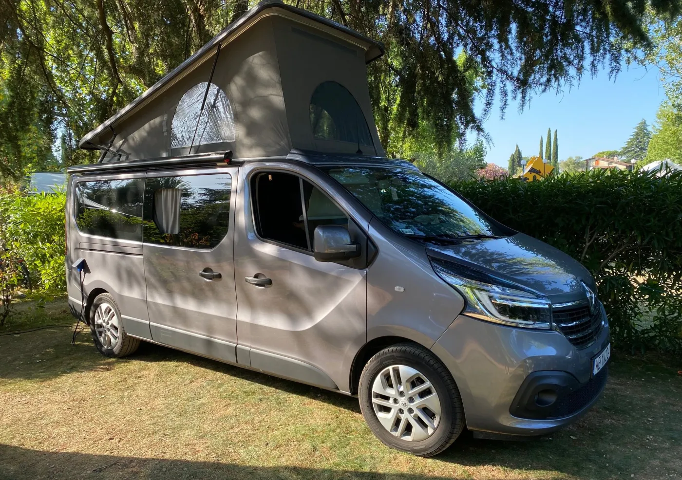 Renault Trafic Wavecamper, czyli kiedy tani campervan bije kampera. Plusy i minusy wakacji na kołach
