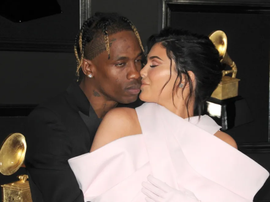 Kylie Jenner jest w ciąży z raperem Travisem Scottem?