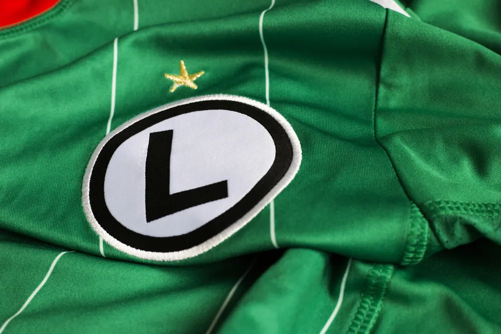 Legia się wzmacnia. Kupiła piłkarza, który strzelił Barcelonie