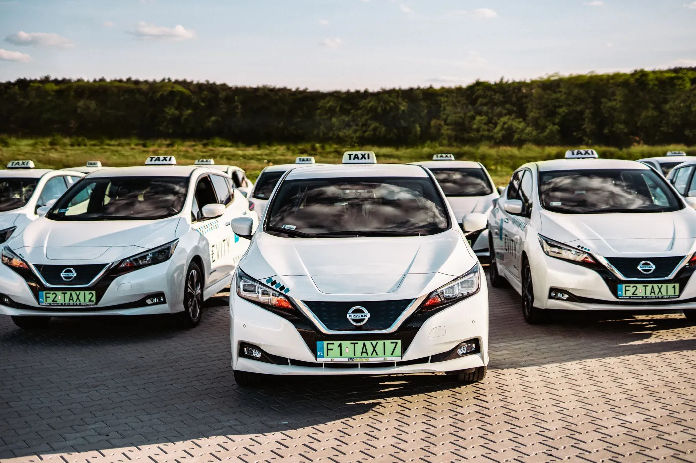 nissan-leaf-jako-taksowka-37227769.jpg