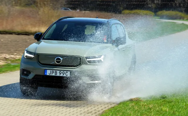 Nowe Volvo XC40 Recharge już w Polsce. Tak Szwedzi kasują silnik spalinowy