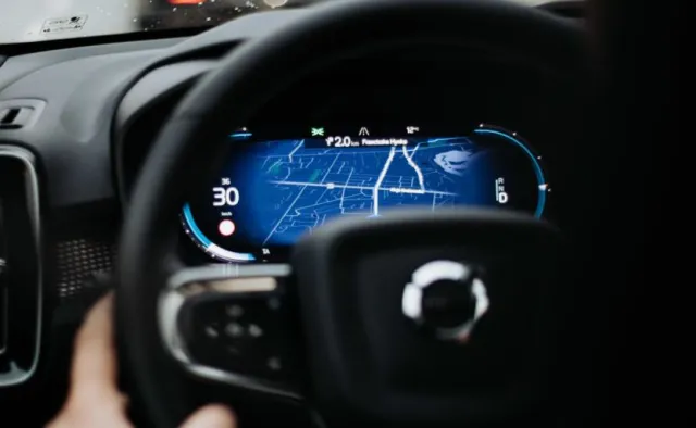 Volvo XC40 Recharge tańsze o 68 tys. zł i w programie "Mój elektryk". To nowa wersja SUV-a