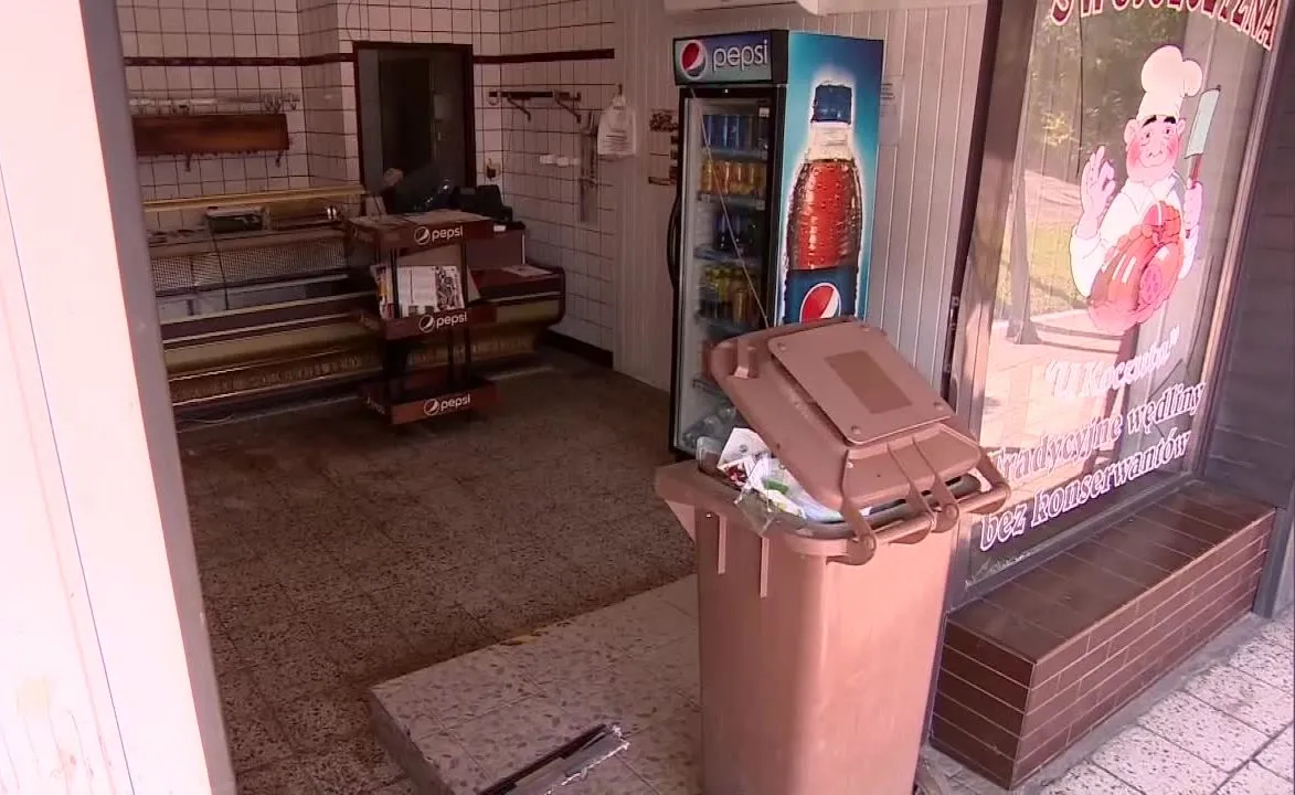 Autem wjechała do sklepu, bo pomyliła biegi. Dwie osoby w szpitalu